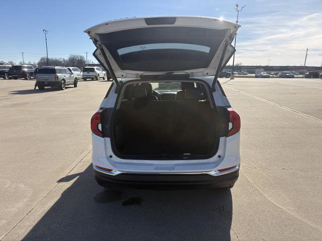 Used 2023 GMC Terrain SLT image 11