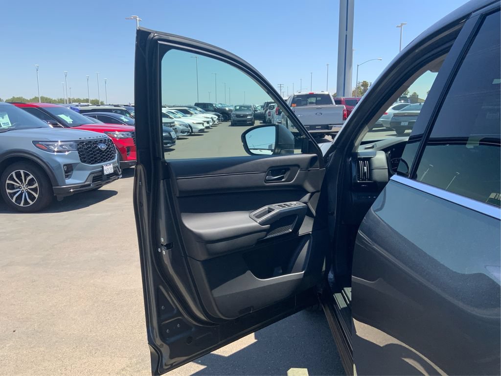 Used 2025 Nissan Pathfinder SV FWD image 20