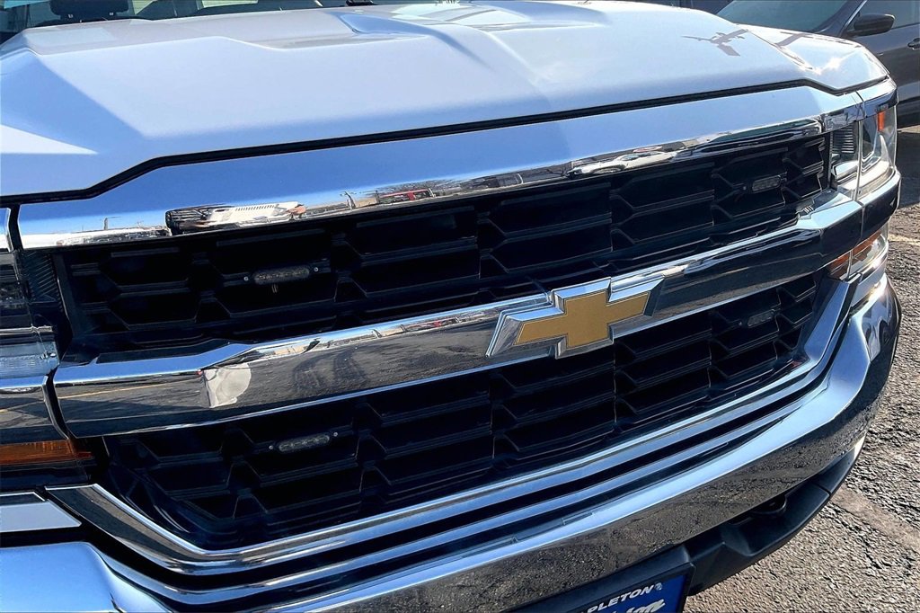 Used 2018 Chevrolet Silverado 1500 LT w/ All Star Edition image 28