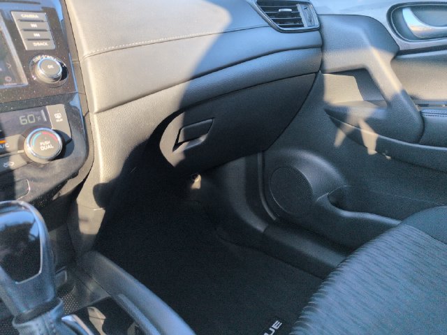 Used 2018 Nissan Rogue SV AWD/4WD image 43