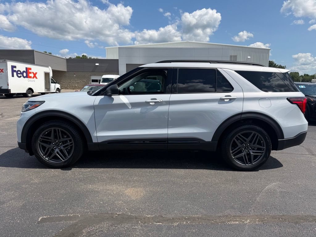 Certified 2026 Ford Explorer Active w/ Active Comfort Package RWD image 5