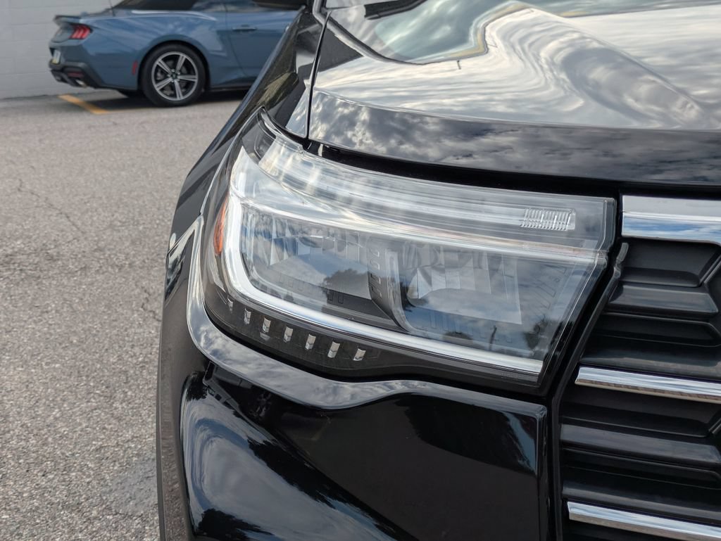 Certified 2025 Ford Explorer Active RWD image 11