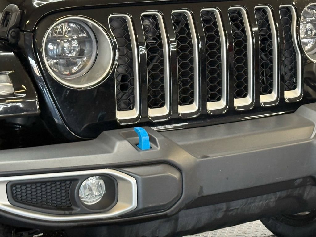 Used 2023 Jeep Wrangler Unlimited Sahara w/ Cold Weather Group video 3