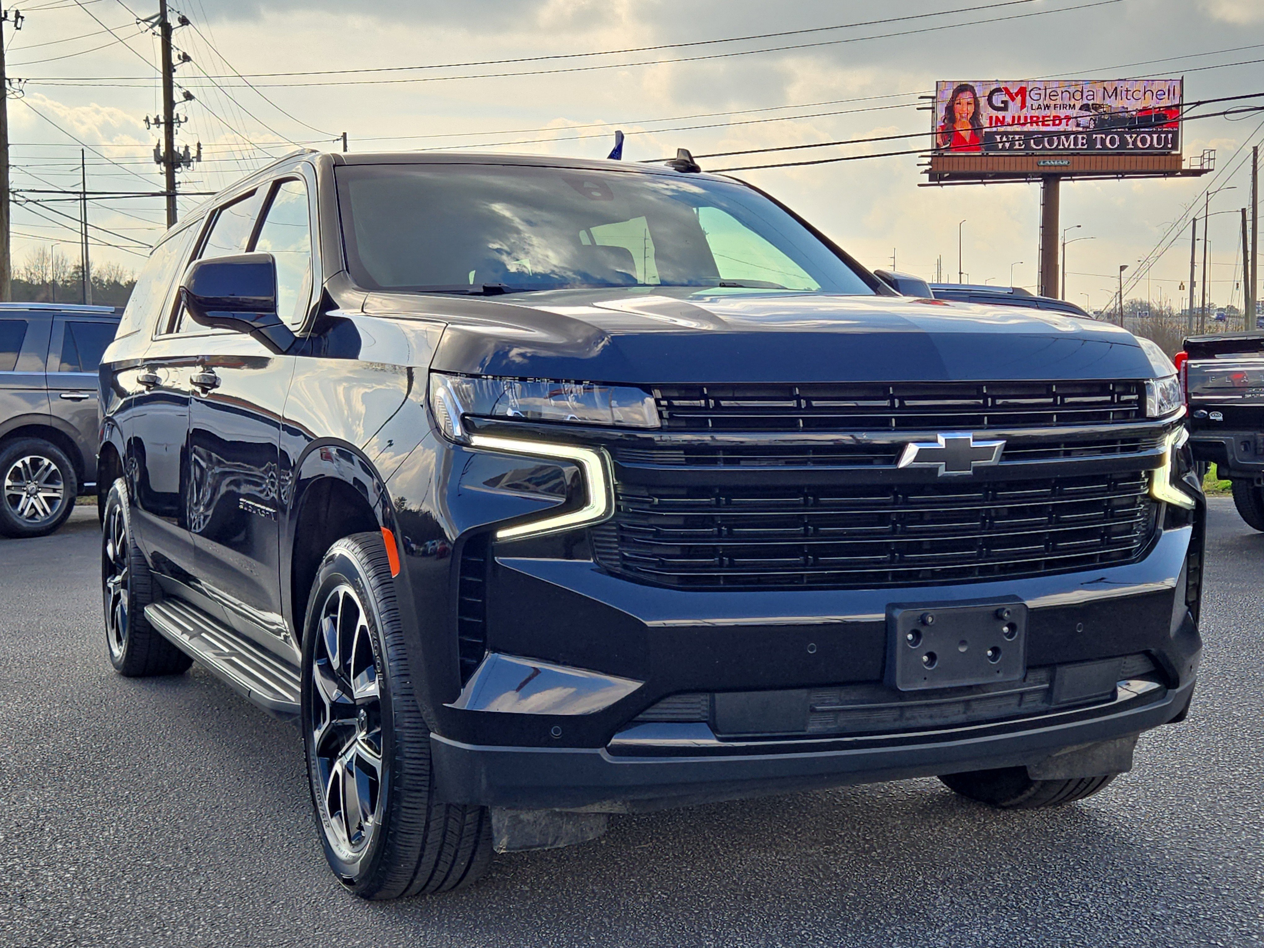 Used 2024 Chevrolet Suburban RST image 2