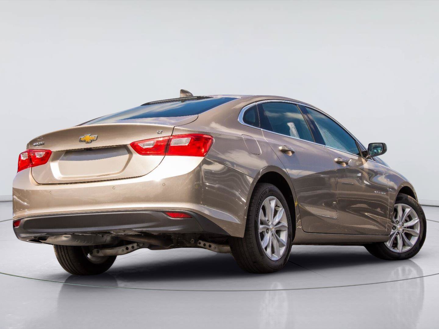 Used 2025 Chevrolet Malibu LT FWD image 4