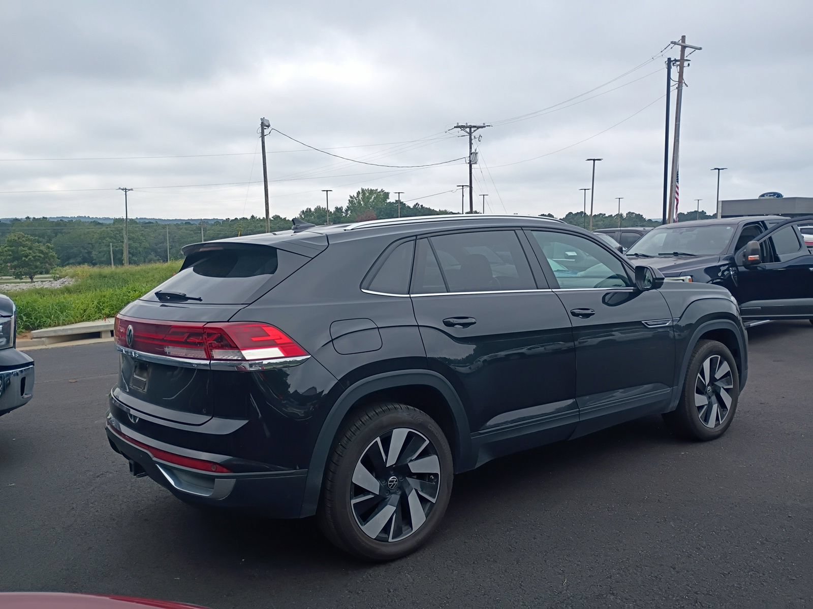 Used 2024 Volkswagen Atlas Cross Sport SE FWD image 5