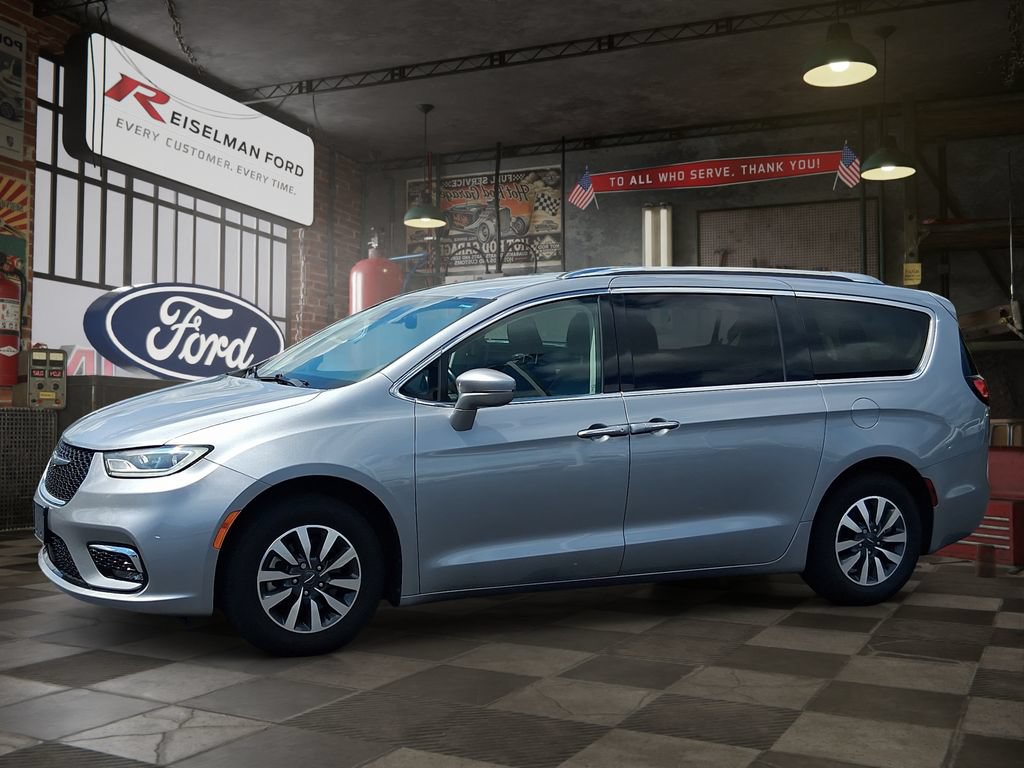 Used 2021 Chrysler Pacifica Touring-L FWD video 1