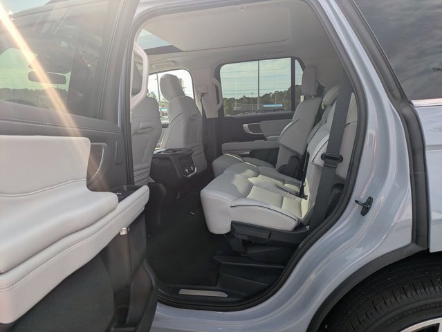 Certified 2025 Ford Expedition Platinum w/ Platinum Ultimate Package image 30