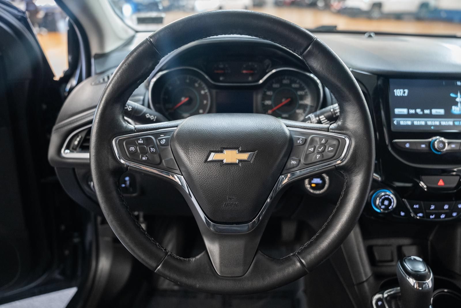 Used 2018 Chevrolet Cruze Premier FWD image 26