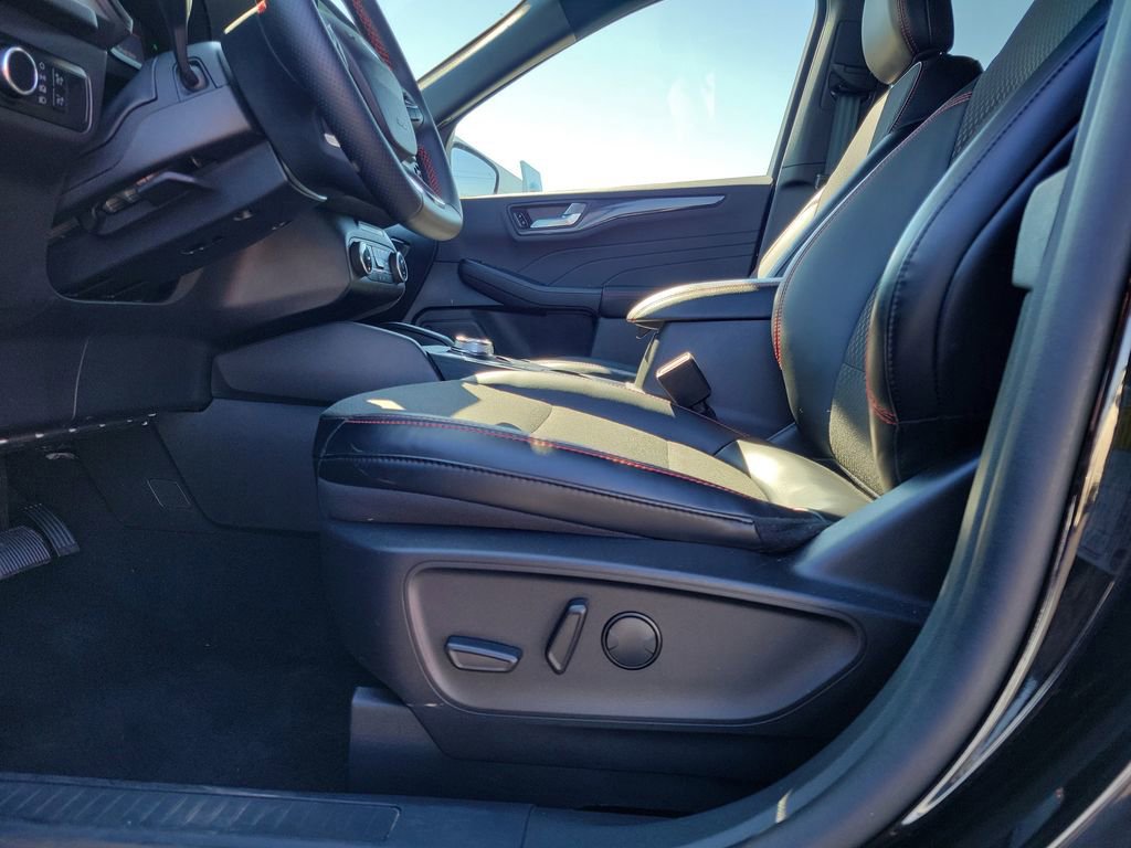 Certified 2025 Ford Escape ST-Line AWD/4WD image 19