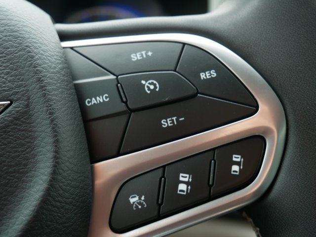 Used 2024 Chrysler Pacifica Touring-L FWD image 21