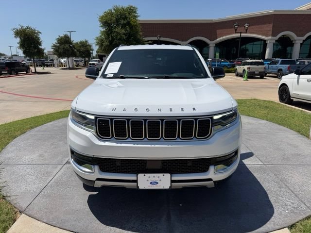 Used 2024 Jeep Wagoneer L Series II RWD image 2
