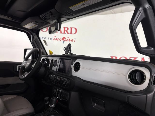 Used 2023 Jeep Wrangler Unlimited Sahara AWD/4WD image 17