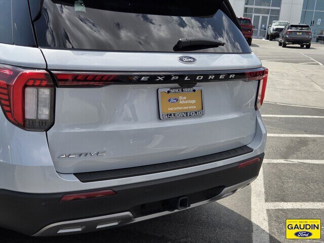 Certified 2025 Ford Explorer Active w/ Active Comfort Package RWD image 6