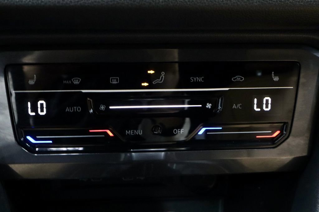 Used 2022 Volkswagen Tiguan SE image 29