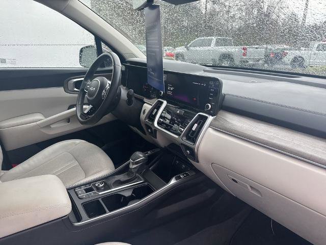 Used 2022 Kia Sorento EX w/ Panoramic Sunroof Package image 32