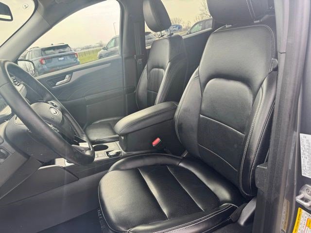 Certified 2024 Ford Escape Platinum w/ Class II Trailer Tow Package image 12