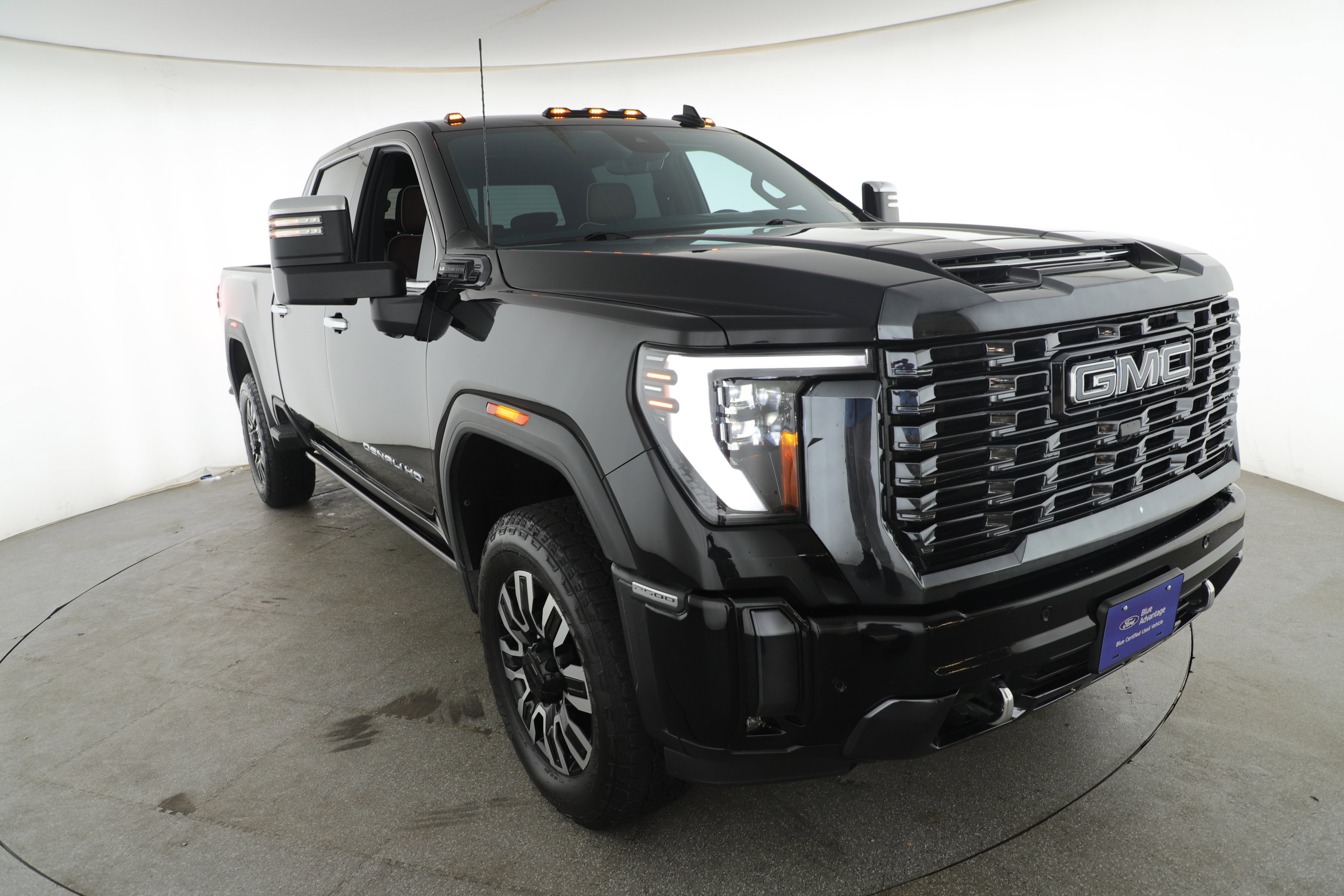 Used 2024 GMC Sierra 2500 Denali Ultimate w/ Max Trailering Package image 2