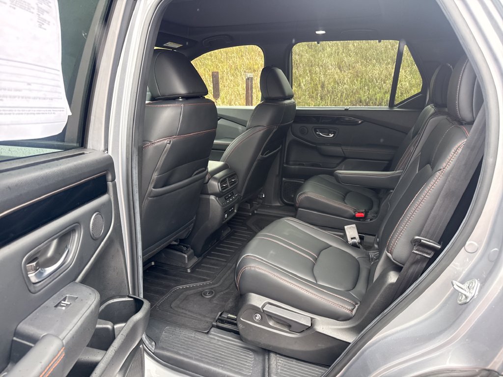 Used 2025 Honda Pilot TrailSport image 21