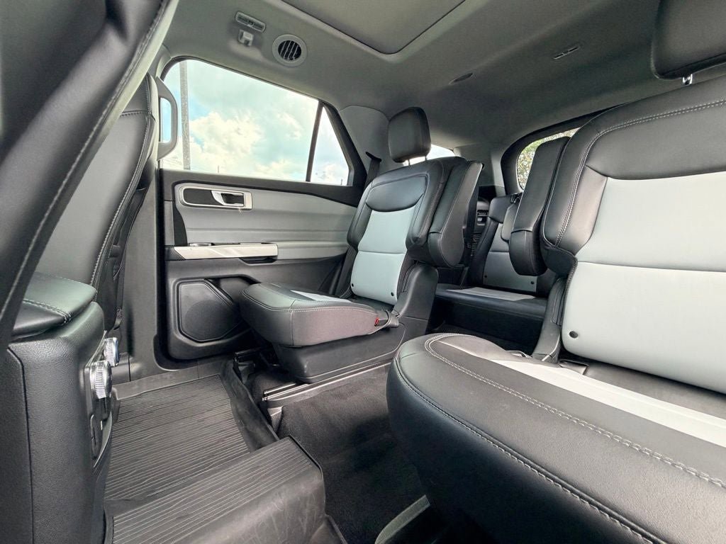 Certified 2023 Ford Explorer XLT w/ Equipment Group 202A RWD image 15