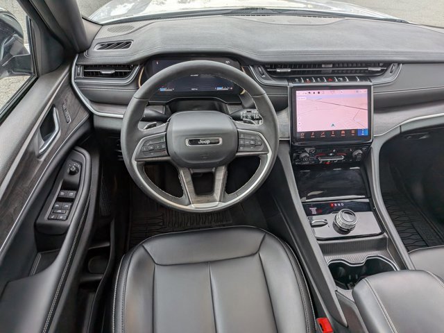 Used 2025 Jeep Grand Cherokee Limited w/ Black Appearance Package image 31