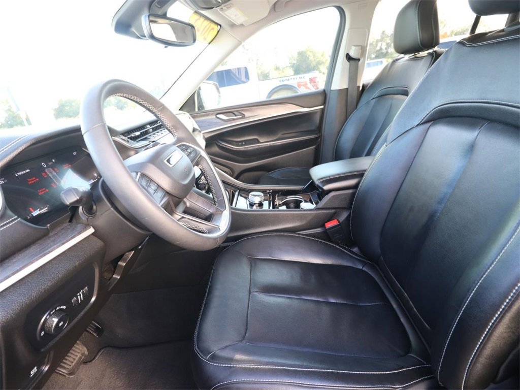 Used 2023 Jeep Grand Cherokee Limited w/ Black Appearance Package image 8