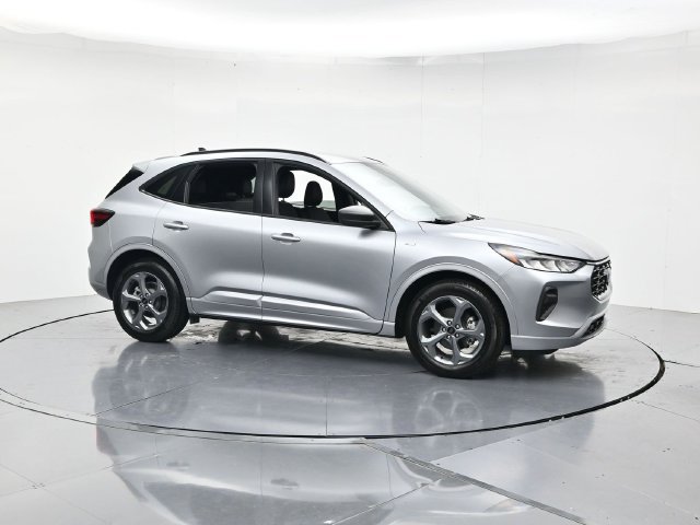 Certified 2023 Ford Escape ST-Line w/ Tech Pack #1 FWD image 3