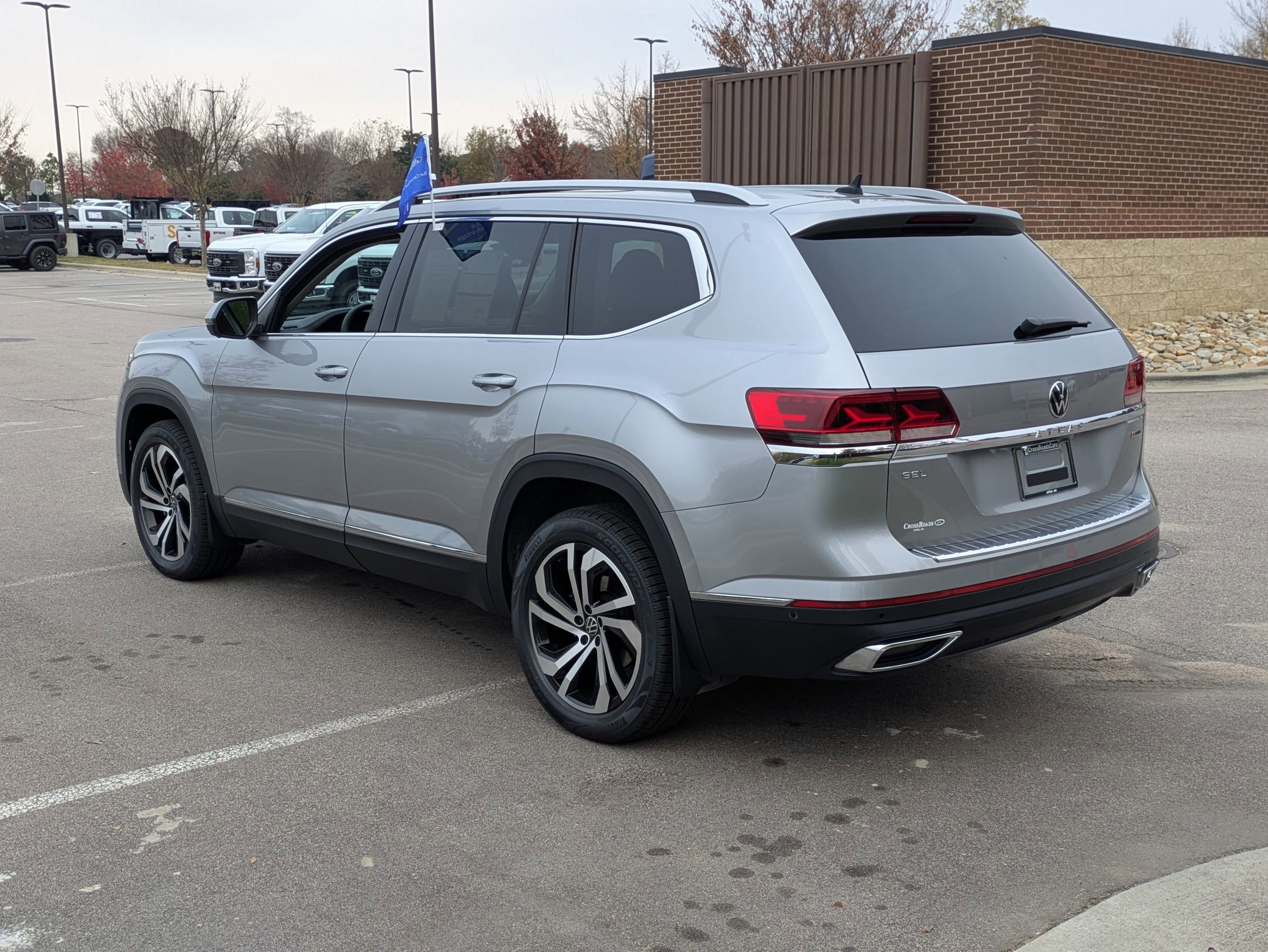 Used 2021 Volkswagen Atlas SEL Premium image 4