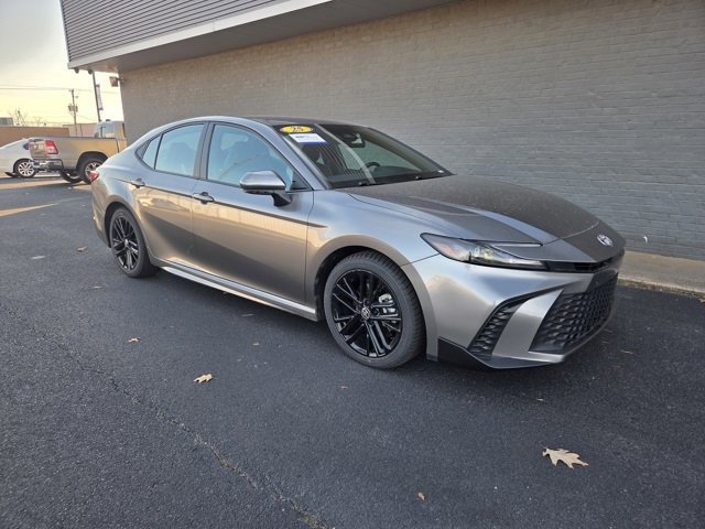 Used 2025 Toyota Camry SE image 8