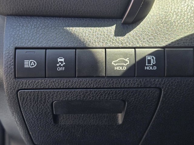 Used 2020 Toyota Camry SE FWD image 19
