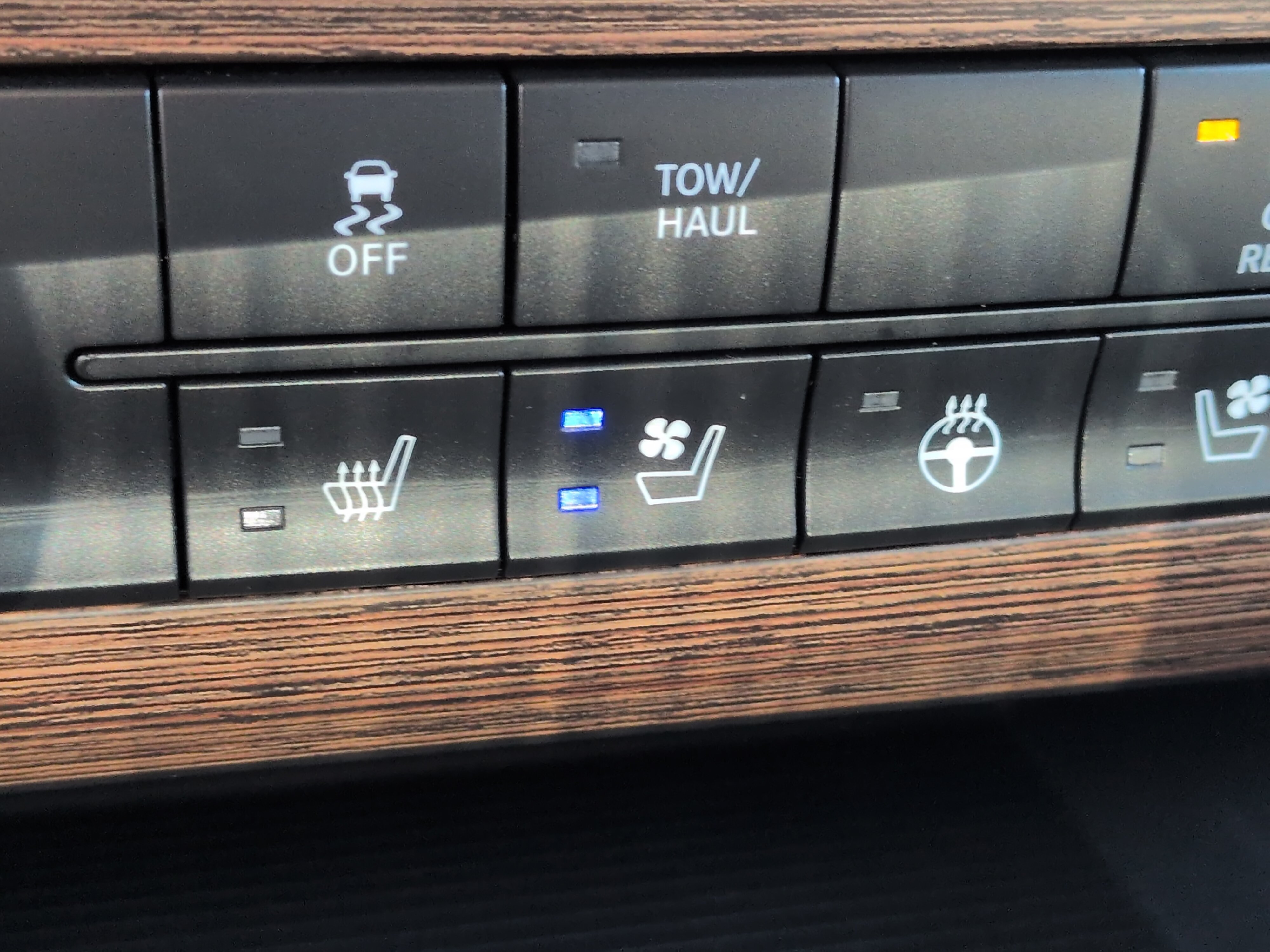 Used 2017 RAM 1500 Laramie w/ Convenience Group AWD/4WD image 22