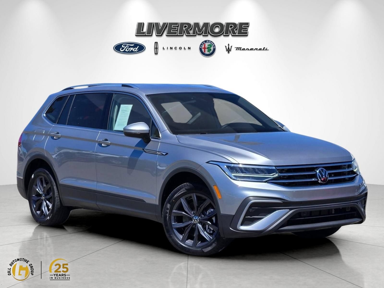 Used 2024 Volkswagen Tiguan SE AWD/4WD image 1