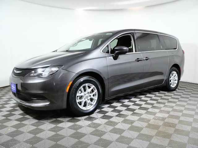 Used 2022 Chrysler Voyager LX FWD image 5