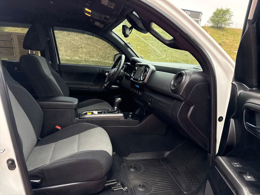 Used 2022 Toyota Tacoma TRD Off-Road AWD/4WD image 28