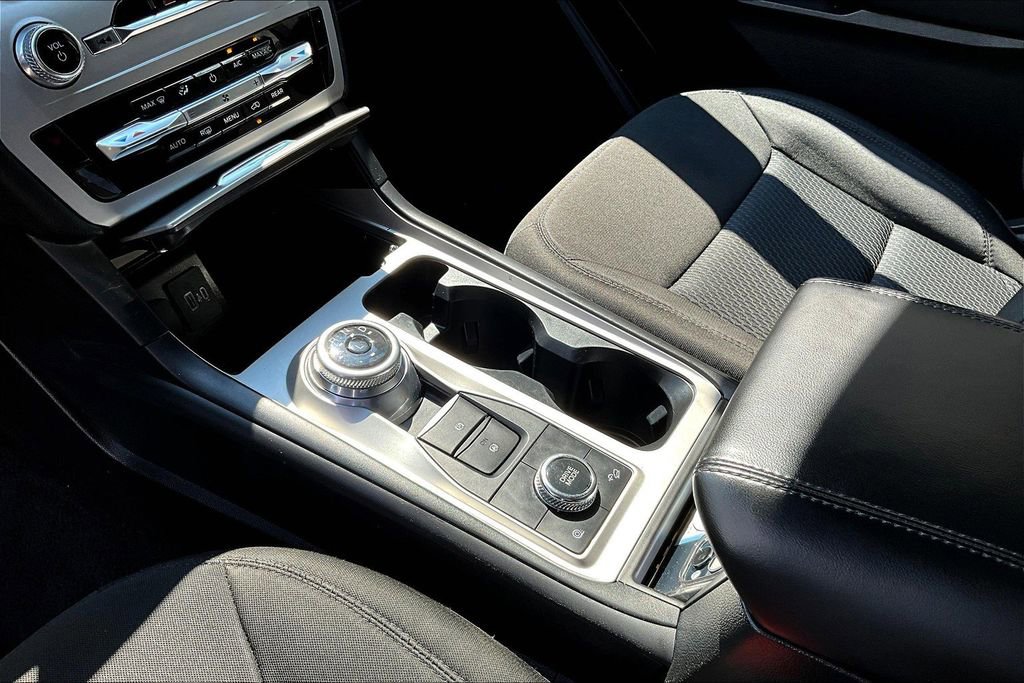 Certified 2023 Ford Explorer XLT w/ Class IV Trailer Tow Package image 16