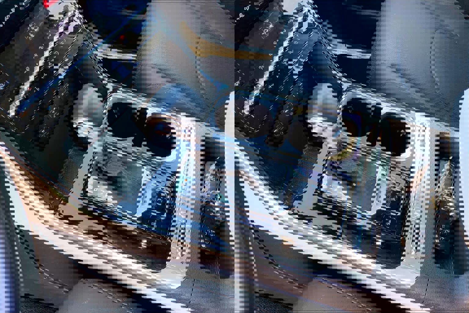 Used 2022 Kia Carnival SX Prestige image 16