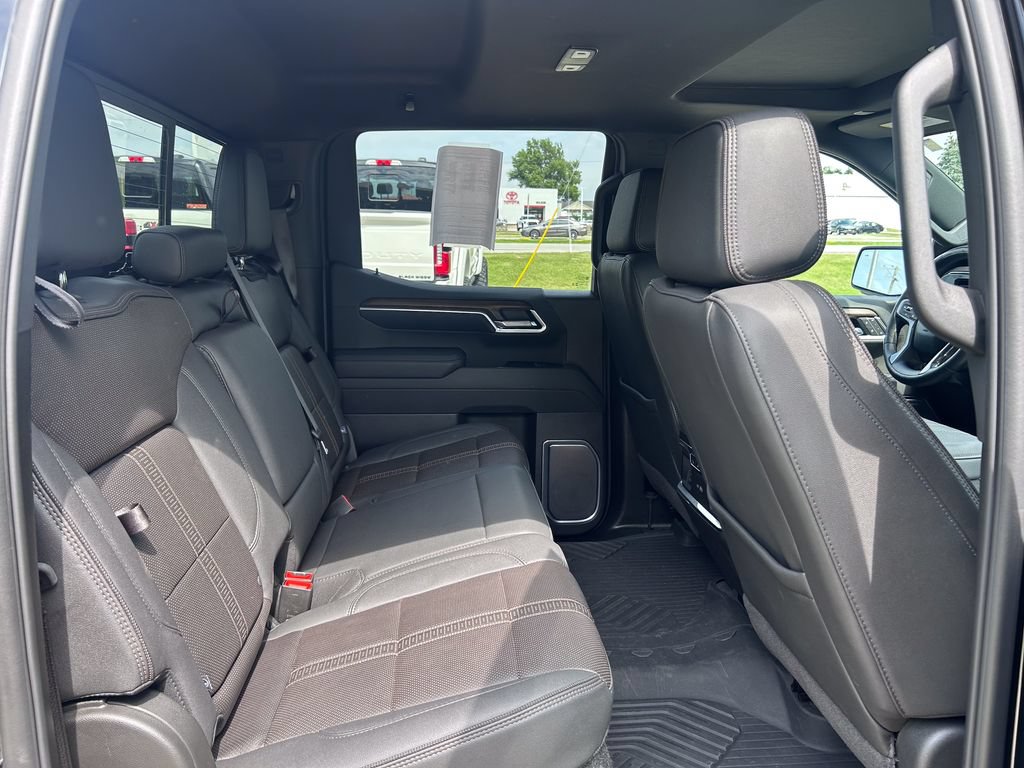 Used 2025 Chevrolet Silverado 1500 High Country w/ Midnight Edition AWD/4WD image 21
