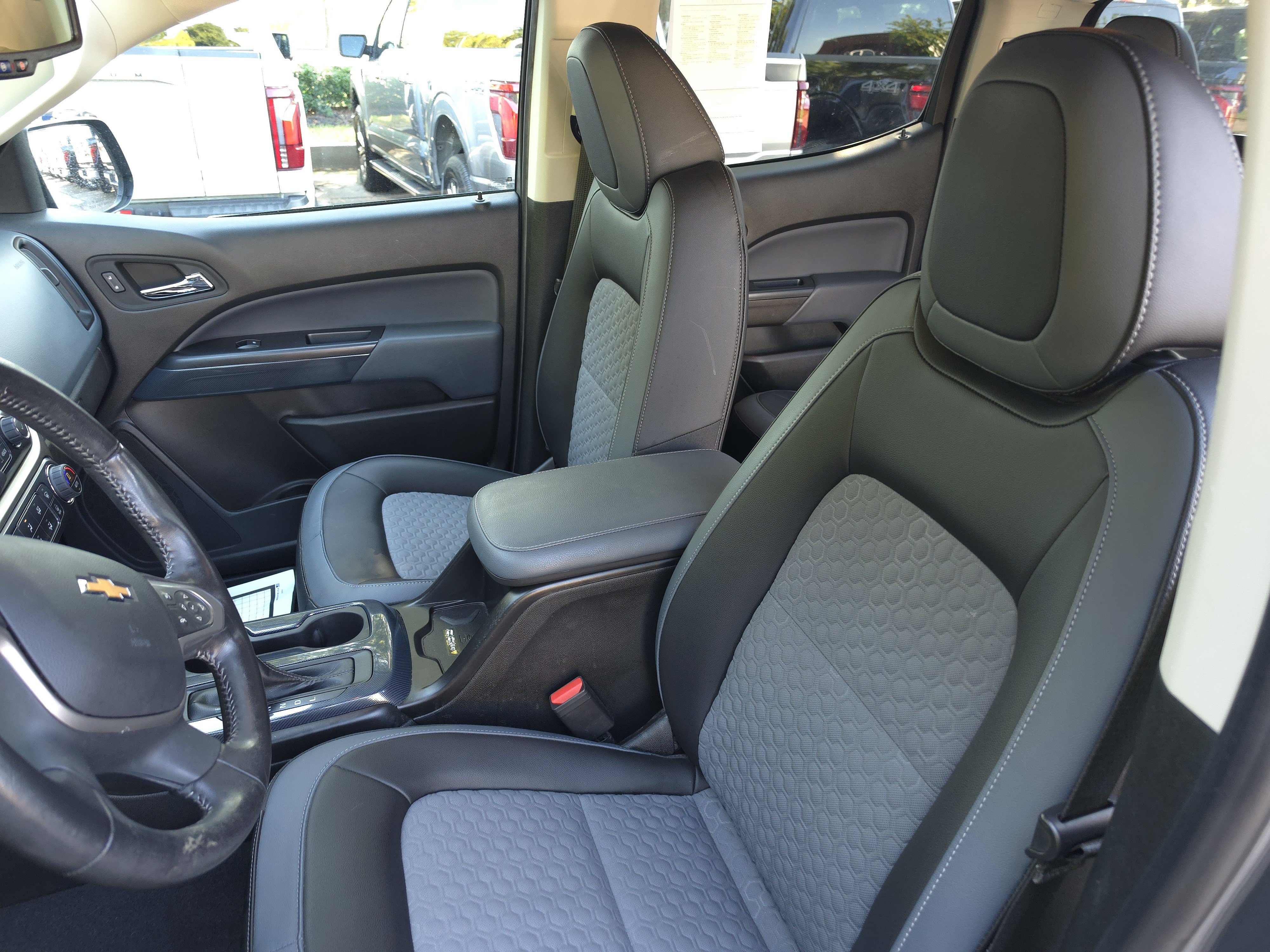 Used 2022 Chevrolet Colorado Z71 AWD/4WD image 13