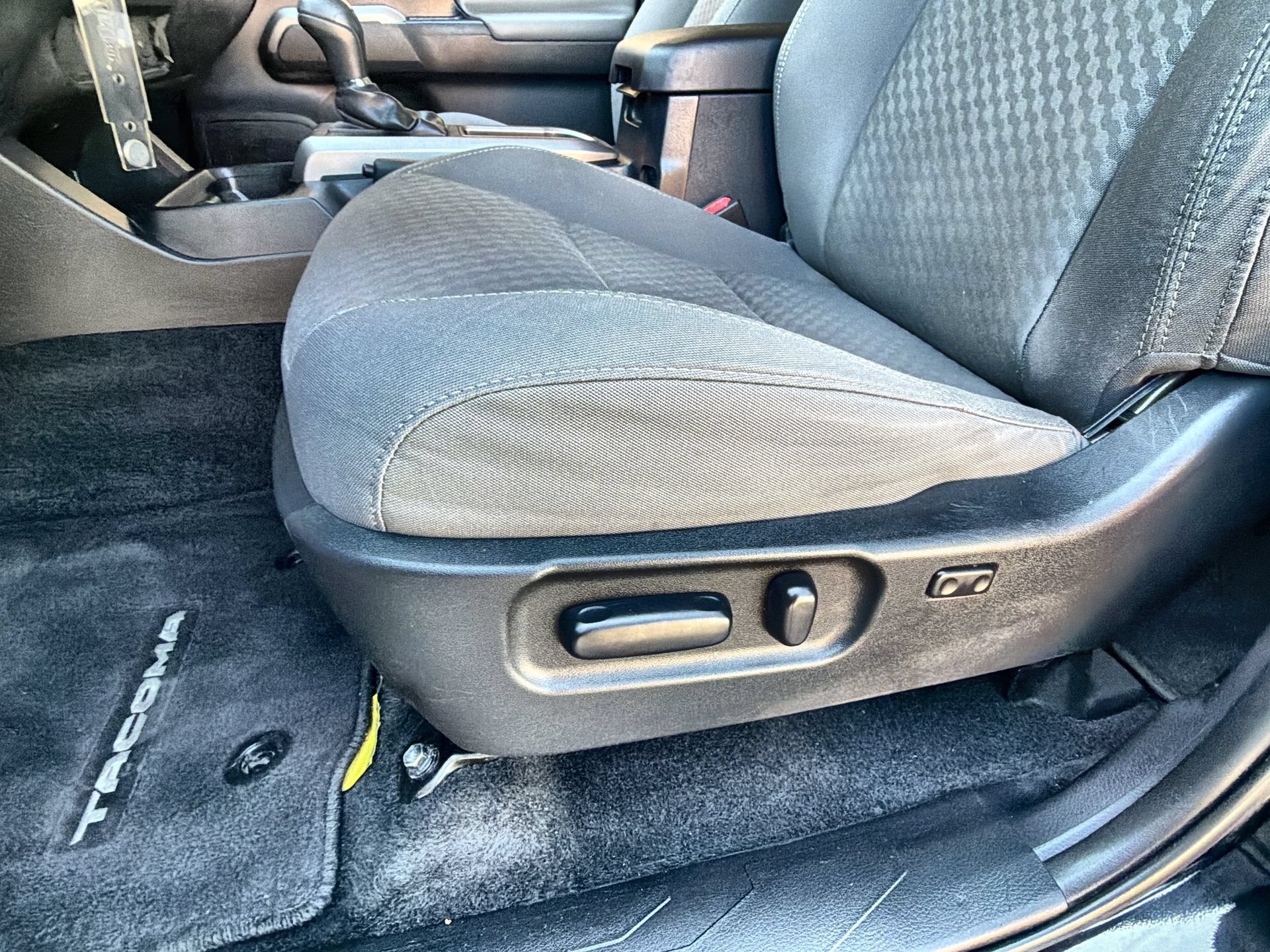 Used 2020 Toyota Tacoma SR5 RWD image 12