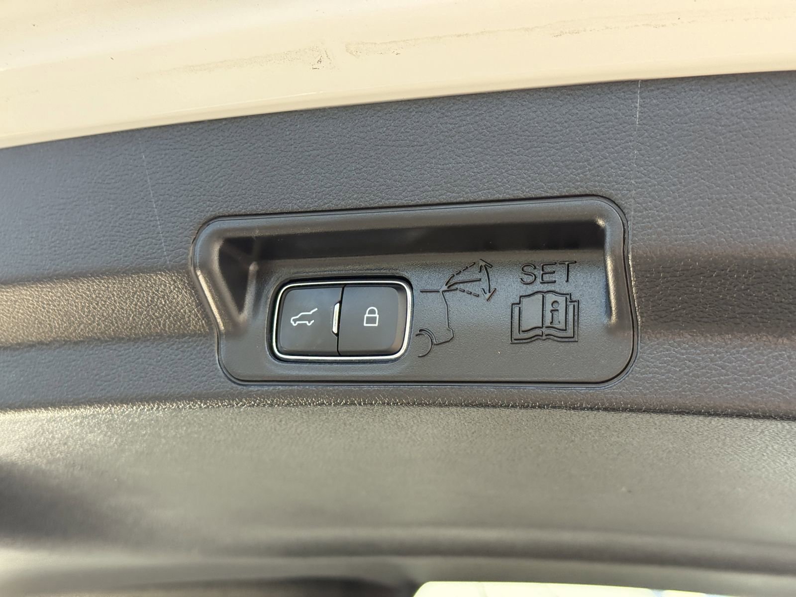 Certified 2021 Ford Explorer XLT w/ Equipment Group 202A image 9