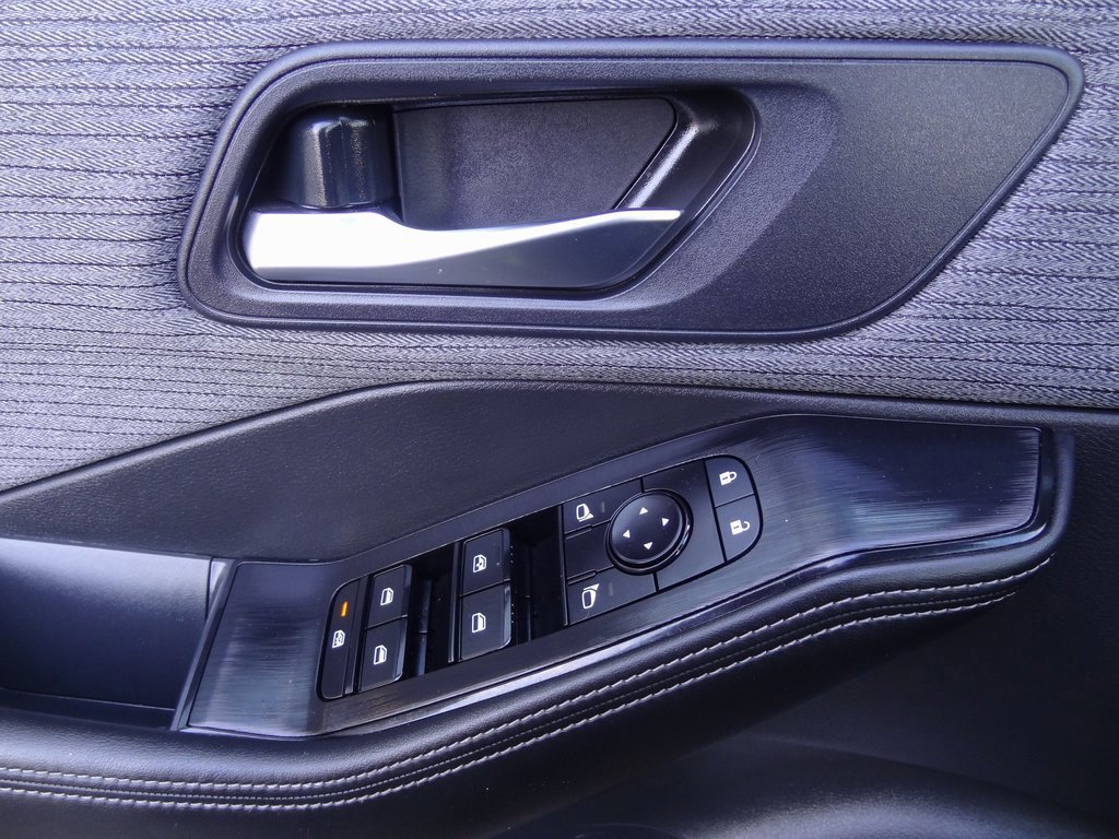 Used 2023 Nissan Rogue SV image 18