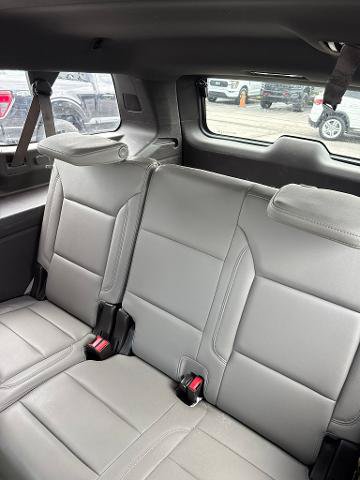 Used 2022 Chevrolet Suburban Z71 w/ Luxury Package AWD/4WD image 7