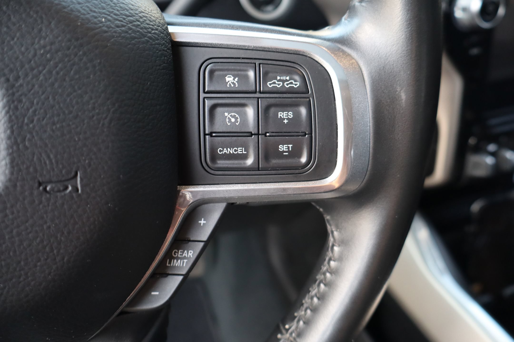Used 2022 RAM 3500 Laramie AWD/4WD image 17