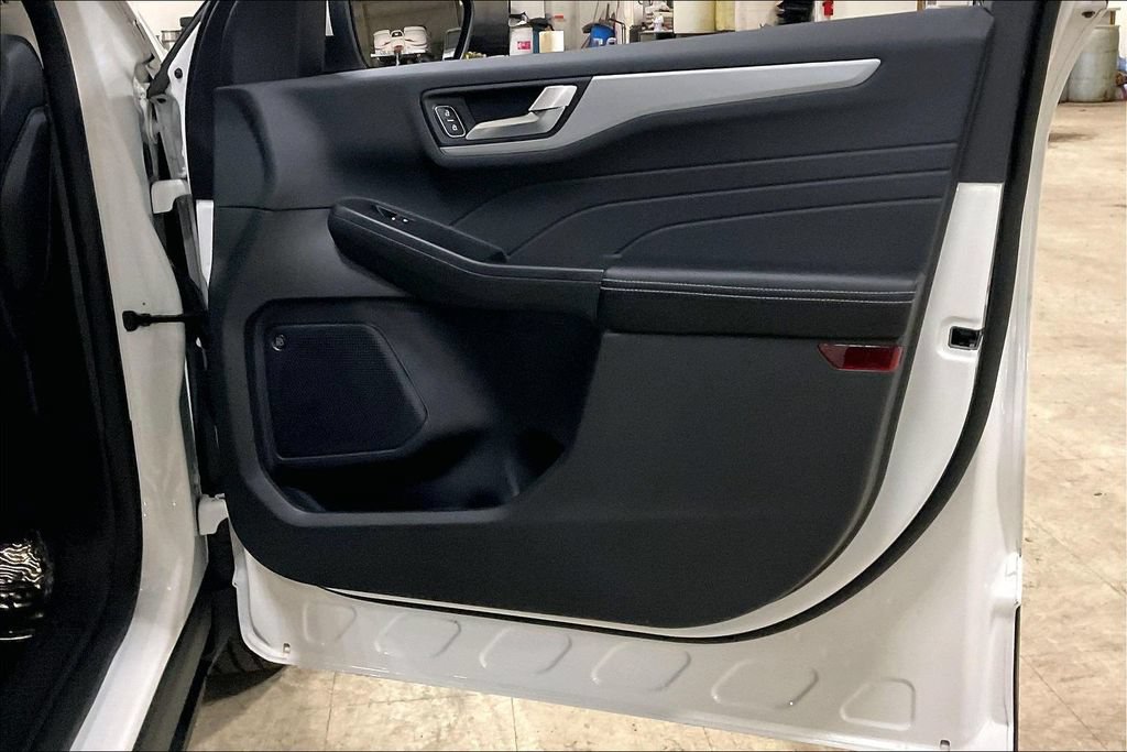 Certified 2023 Ford Escape Platinum w/ Premium Technology Package AWD/4WD image 23