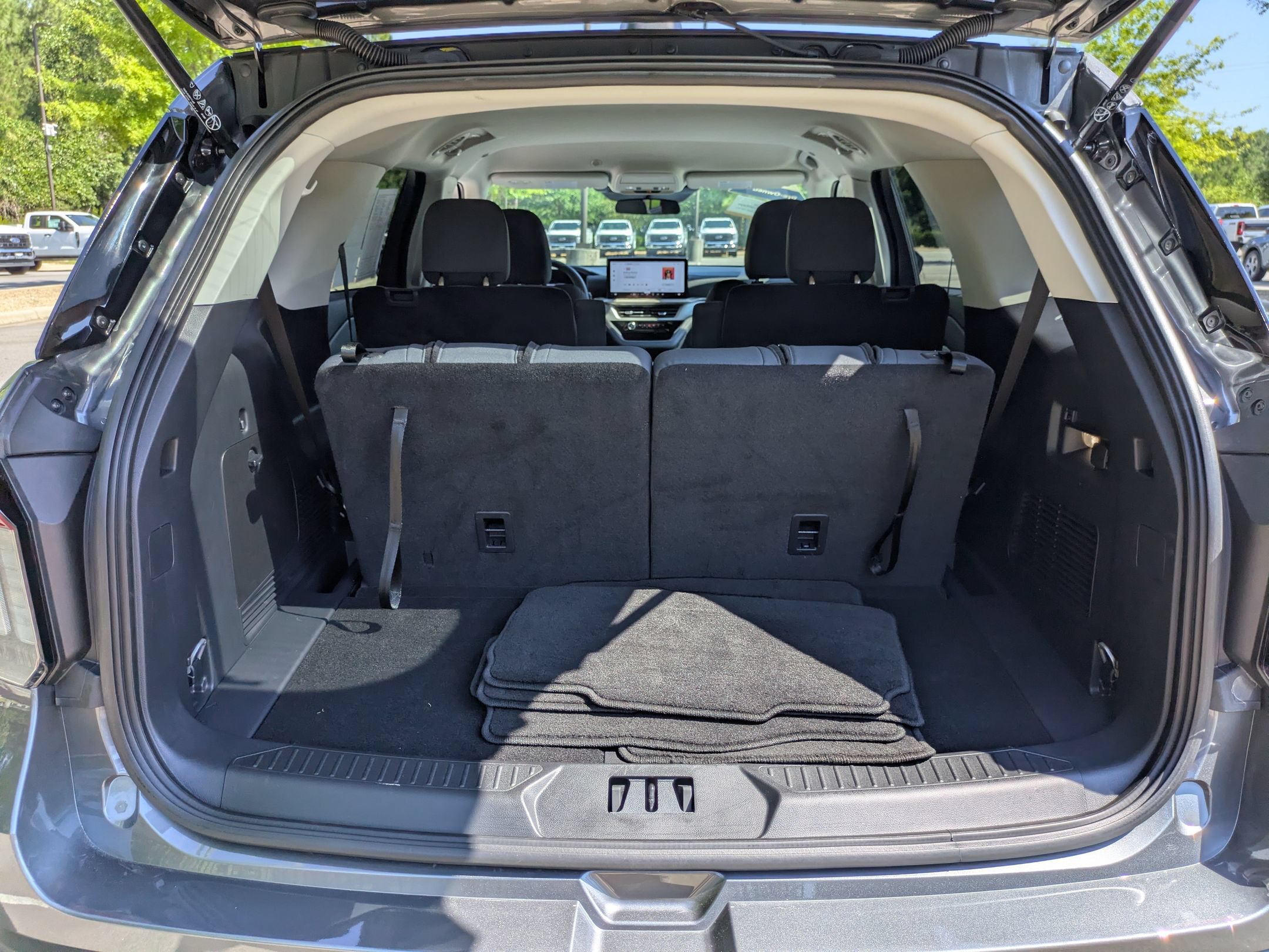 Certified 2026 Ford Explorer Active RWD image 33