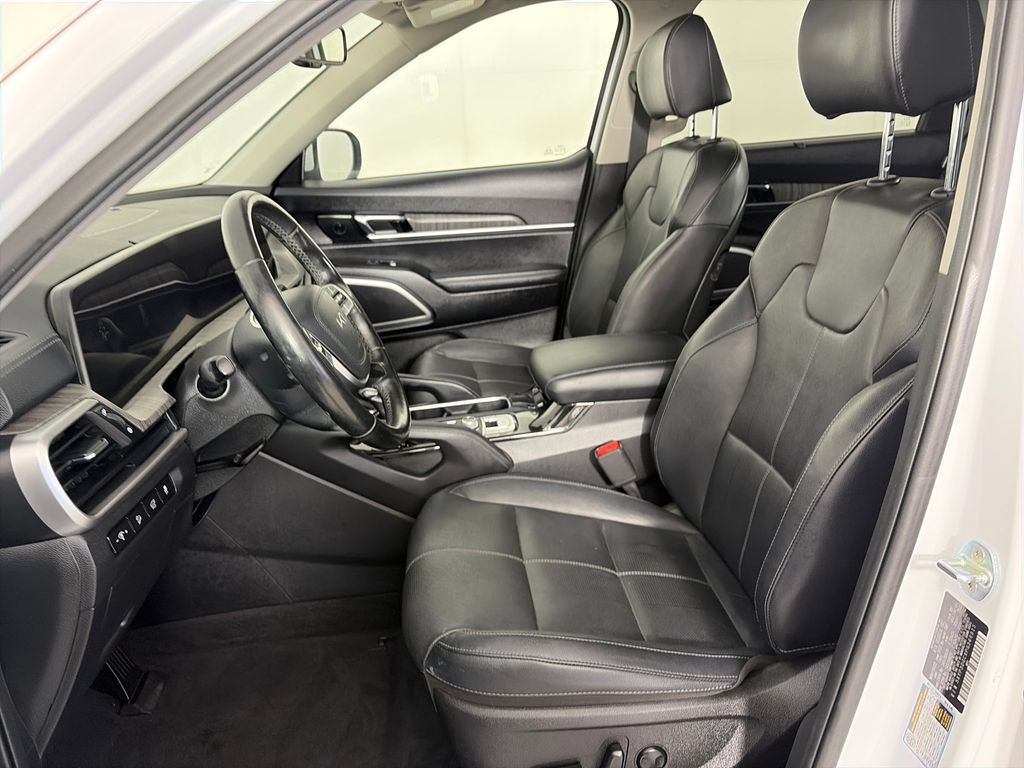 Used 2023 Kia Telluride EX w/ EX Captain's Chair Package AWD/4WD image 11