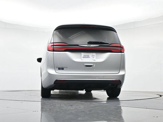 Used 2024 Chrysler Pacifica Touring-L FWD image 44