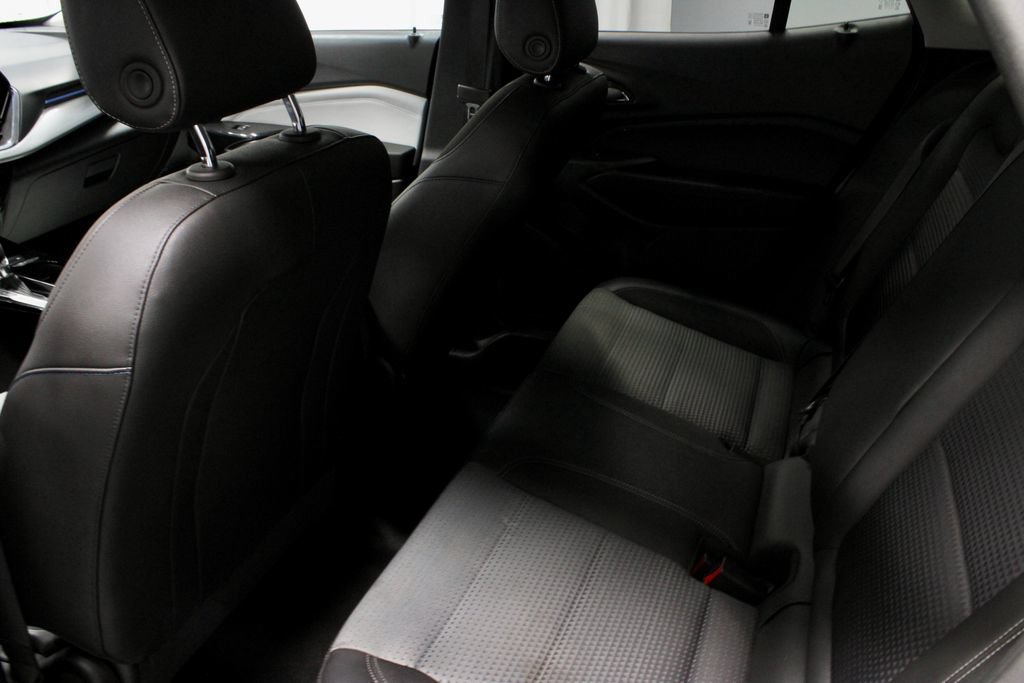 Used 2025 Chevrolet Trax LT FWD image 20