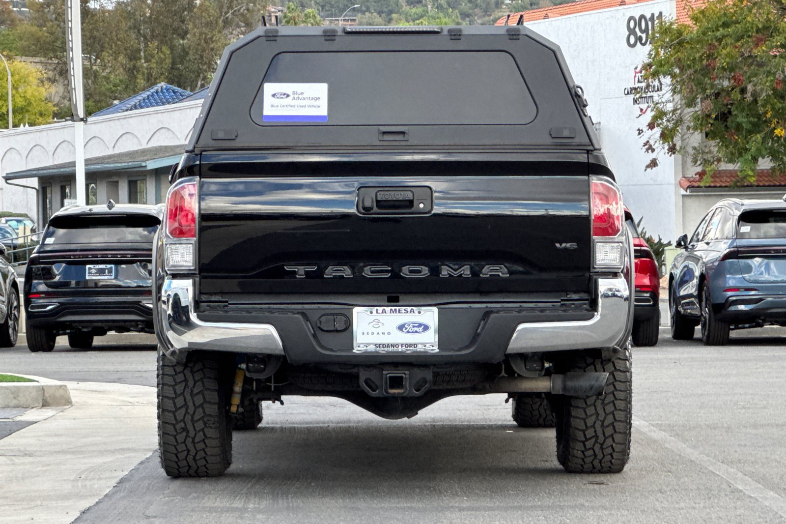 Used 2023 Toyota Tacoma TRD Off-Road w/ Black Out Package (TMS) AWD/4WD image 4