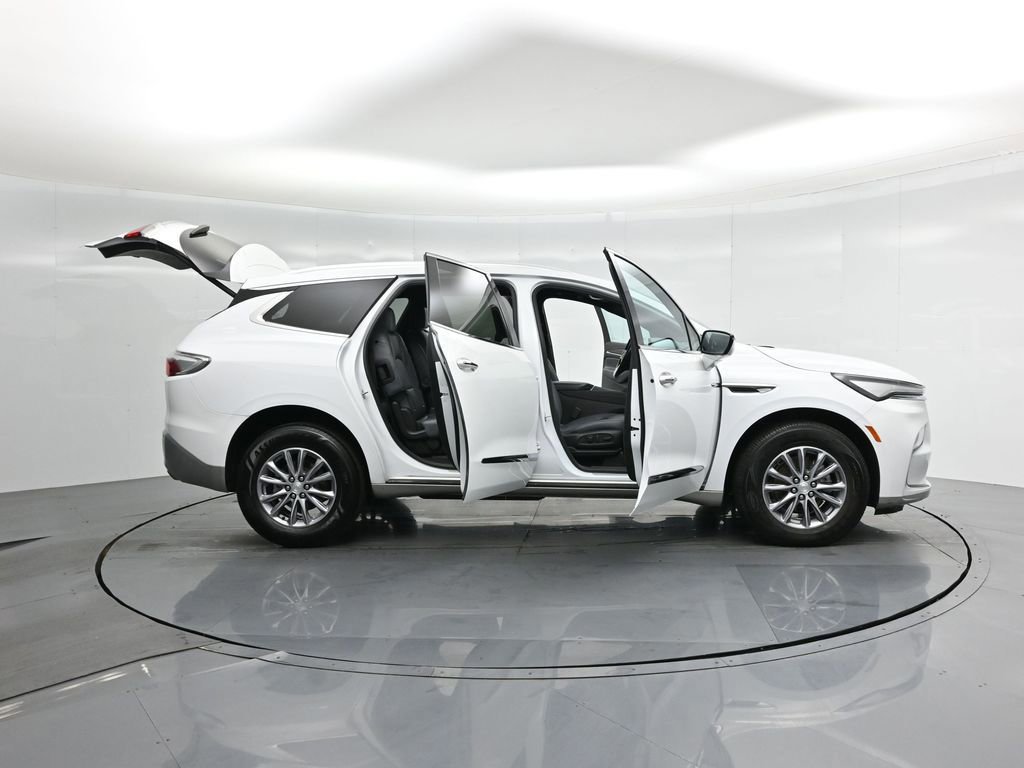 Used 2022 Buick Enclave Essence image 34
